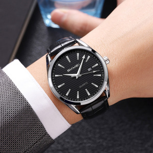 Skmei Men's Quartz Watch Gold Dial Black Leather Strap 30M Waterproof Analog Calendar Business Fashion Watch - Product Image 2