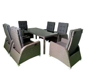 Juego de Comedor de Jardín de Estilo Moderno, Muebles de Exterior Duraderos con Mimbre Gris y Estructura Metálica de Rattan - Product Image 1