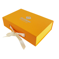 Boîte de papier cadeau en papier texturé avec logo en feuille argent personnalisé emballage en carton boîte cadeau à fermeture magnétique avec ruban