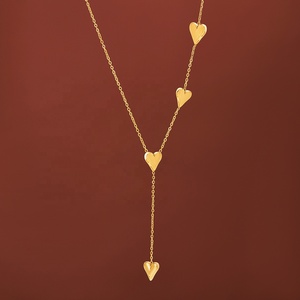 Collar con Colgante Minimalista en Forma de Y con Cuatro Corazones, Chapado en Oro de 18K sobre <span class=keywords><strong>Acero</strong></span> <span class=keywords><strong>Inoxidable</strong></span>, <span class=keywords><strong>Joyería</strong></span> de Moda para Mujer - Product Image 2