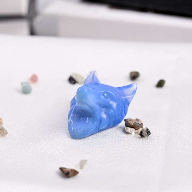 Cabeza de lobo de opalita azul