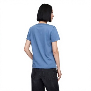 Camiseta de Cuello en V para Mujer, Transpirable, Ligera, de Jersey, Manga Corta, Ajustada, Impresión Personalizada, Fabricante OEM - Product Image 3