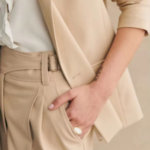 Pantalon Palazzo Élégant Beige Taille Haute Plissé à Ceinture Croisée Coupe Large pour Femme – Idéal Bureau et Tenues Décontractées Professionnelles - Product Image 4