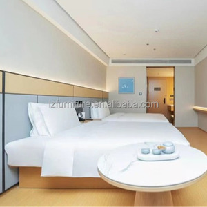 Ensemble de chambre d'hôtel moderne et minimaliste, lit king size en MDF avec tête de lit capitonnée intégrée et tables de chevet, pour hôtel 3 étoiles - Product Image 2