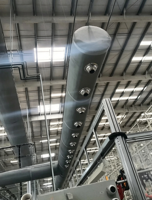 Conduit d'air isolé en caoutchouc-plastique industriel avec buses pour système de ventilation d'atelier d'usine de véhicules à énergie nouvelle
