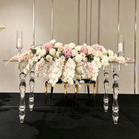 Table de salle à manger rectangulaire en acrylique transparent, table d'événement de luxe en cristal transparent avec pieds romains sculptés pour mariage, banquet, fête