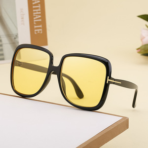Lunettes de soleil surdimensionnées personnalisées pour femmes, monture noire, verres jaunes, protection UV400, style Instagram, lunettes de sport d'extérieur - Product Image 1