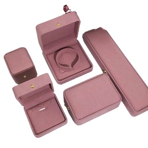 Nouvelles boîtes pour bijoux, boîte de présentation de bijoux rose avec boucle dorée arrondie, personnalisation possible, boîte cadeau pour bijoux, vente en gros - Product Image 1