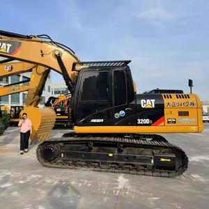 Excavatrice sur chenilles hydraulique CAT 320 de 20 tonnes d'occasion pour l'aménagement paysager, la construction de routes municipales et agricoles à vendre - Product Image 1