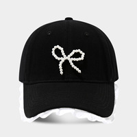 Vente en gros de casquettes en coton avec nœud perlé à la mode avec bord en dentelle casquettes de baseball ajustables de marque personnalisée pour adolescentes