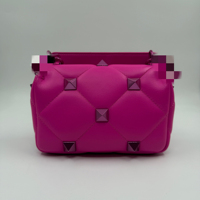 Vente en gros de sacs à main de luxe d'occasion |   Sac fourre-tout et sac à bandoulière rose mignon style rivet |   Produit tendance |   Indispensable