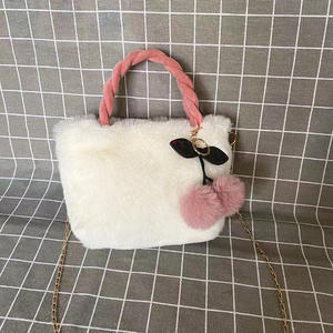 Nuova Borsa a Tracolla Autunno Inverno Stile Donna con Motivo a Ciliegie in Peluche e Chiusura a Cerniera - Product Image 6