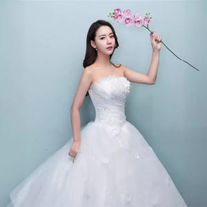 Nouveau Ivoire Épaule <span class=keywords><strong>Robe</strong></span> De Mariée Satin <span class=keywords><strong>Robe</strong></span> De Bal Longue Queue Brodé Dentelle Décoration <span class=keywords><strong>Taille</strong></span> Naturelle Favorable <span class=keywords><strong>Pas</strong></span> <span class=keywords><strong>Cher</strong></span> - Product Image 4