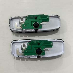 ชุดไฟโดมฟอร์ด 8A6A-13776-CA สำหรับโฟกัส เอสคอร์ท เฟียสต้า อีโคสปอร์ตสีเบจปุ่มสีดำวัสดุ ABS - Product Image 2