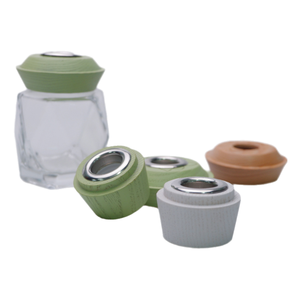 Vietnam WeWood Eco-Friendly Plastic Aromatherapy Bottle Lids New Design Wood Cover Pump Sprayer Bottles Packaging with Screw Cap - Product Image 6