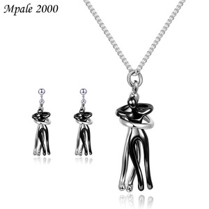 Coppie abbracciano collana pendente nera girevole oro coppia abbraccio collana pendente coppie orecchini - Product Image 6