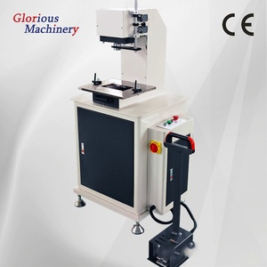 Machine de poinçonnage <span class=keywords><strong>hydraulique</strong></span> pour fenêtres à verrou carré, poinçonneuse de persiennes Sline, machine de poinçonnage d'aluminium - Product Image 1