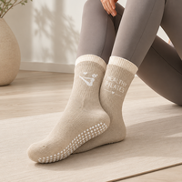 Maßgefertigte Pilates-Posen-Jacquard-Pilates-Grip-Socken für Damen, Atmungsaktive Doppelbündchen-Rutschfeste Studio-Socken