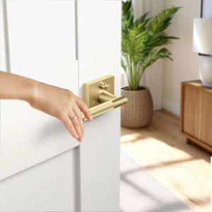 มือจับประตูภายในแบบนูร์ล รุ่นโกลด์ โมเดิร์น สำหรับอพาร์ทเมนต์ ติดตั้งง่าย พร้อมโรสสี่เหลี่ยมและสกรูแบบซ่อน - Product Image 5