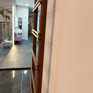 Radiateur Électrique Mural Design pour Serviettes avec Finition Marron Translucide, Disposition à Barres Alternées, Solution Chauffante Sculpturale - Product Image 3