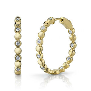 Pendientes Huggie de Plata 925 Chapados en Oro con Diamantes, Diseño Geométrico de 22 mm para Mujer - Product Image 3