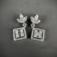Boucles d'oreilles pendantes de luxe GRA en argent sterling 925 plaqué rhodium, motif trèfle carré, avec diamants Moissanite VVS pour femme