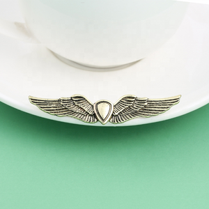 Offre Spéciale Stock personnalisé moulé sous pression Vintage Bronze alliage de Zinc gravé airline aile Badges épinglette <span class=keywords><strong>Souvenir</strong></span> - Product Image 3