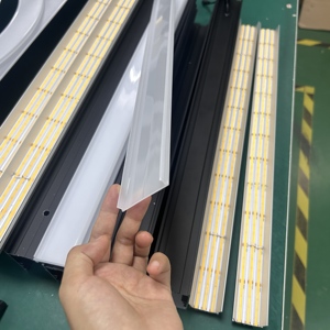 Morden Popular LED Linear Light Minimalist Office Studio Illumination Sleek Rectangular LED Pendant Light - Product Image 4