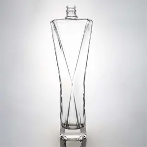 Fabricant bouteille en verre personnalisée 500ml 700ml 750ml whisky rhum bouteille en verre avec liège verre transparent design personnalisé