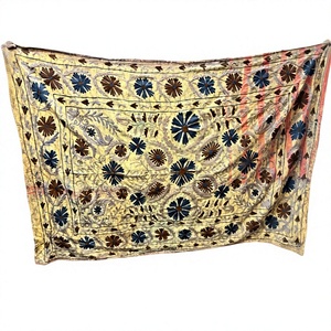 Funda de Sofá Multicolor de Algodón 100% No Tejido, Bordada a Mano, Estilo Kantha Phulkari, con Bordado Floral Tradicional - Product Image 3