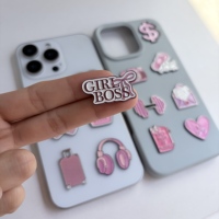 Stock usine 2026 personnalisable : Pin's en émail souple et autocollants décoratifs pour téléphone personnalisés, gravés sur mesure, thèmes Girl Boss et arabe