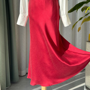 กระโปรงทรงเอเอวสูงผ้าซาตินสีแดงเบอร์กันดีแบบวินเทจสำหรับผู้หญิง - Product Image 3
