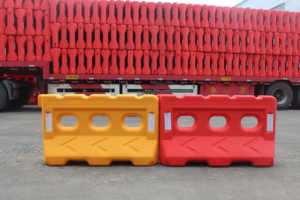 Barrière de sécurité en plastique jaune/rouge en plastique pour le trafic routier du New Jersey - Product Image 2