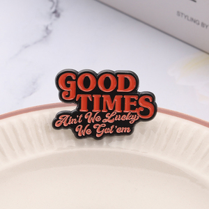 Spilla in Smalto 'Good Times Ain't We Lucky We Got 'em', Parole di Canzoni Positive e Ottimistiche, Distintivo da Bavero, Gioielli Regalo - Product Image 3