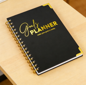 Carnet de planification hebdomadaire et de suivi des objectifs de bien-être A5 noir personnalisé 2026 avec couverture en papier et coffret cadeau promotionnel - Product Image 1