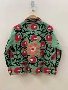 Chaqueta Floral Suzani Verde Hecha a Mano para Mujer, Prenda Exterior Vibrante Bordada, Moda Boutique - Product Image 3