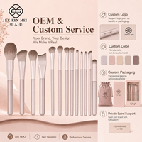 Ensemble de pinceaux de maquillage professionnels de luxe en fibres, avec logo personnalisé OEM, pour un maquillage aérien, une couvrance éclatante, une finition sculptante pour le visage et les yeux.