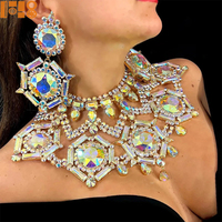 Ensemble de bijoux de carnaval en gros, accessoires, collier et boucles d'oreilles de mariée entièrement sertis de diamants et de cristaux pour mariage, élégance et fête