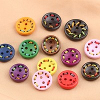Boutons en bois ronds faits à la main de 15 mm, colorés, de haute qualité, écologiques et durables, à 2 trous, avec dos plat poli pour vêtements