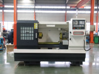 Tour horizontal CNC robuste CK6160 avec système de commande GSK, broche simple, trou traversant de la broche de 130 mm