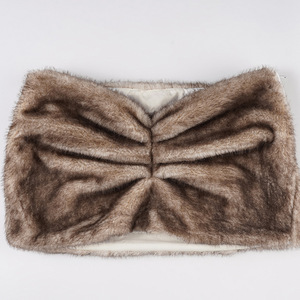 IHOOV Side Ruched Low-Rise Cheeky Faux Fur Mini falda - Product Image 4