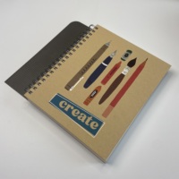 Carnet de croquis à couverture rigide en papier kraft spirale écologique personnalisé 8*10 pouces, impression de couverture de stylo, vente en gros pour le bureau et l'école