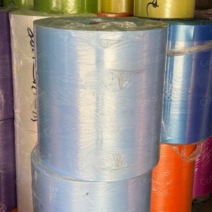 โรงงานผลิตสีสันสวยงาม ขายส่งริบบิ้นสีพื้นขนาดใหญ่แบบกำหนดเอง ริบบิ้นพีพีม้วนใหญ่ วัสดุริบบิ้นพลาสติกม้วนใหญ่ - Product Image 1