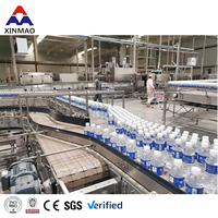 Ligne de production complète de 6000 bph pour usine d'embouteillage d'eau pure minérale, avec machine de soufflage, de remplissage et de bouchage, pour la production de 2L par minute de A à Z