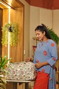 Sac de voyage en toile de coton imprimé à la main, motif floral, week-end, écologique, grande capacité, fermeture éclair durable, portable - Product Image 4