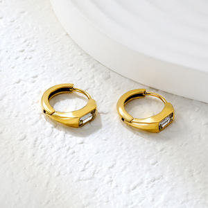 Boucles d'oreilles créoles en acier inoxydable plaqué or 18 carats avec zircon, bijoux de mode géométriques pour soirée - Product Image 3