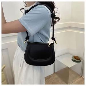 Sac fourre-tout vintage en cuir bordeaux pour femme, grand sac à bandoulière pour le travail, sacoche pour ordinateur portable, fermeture éclair, résistant à l'eau, deux compartiments - Product Image 5