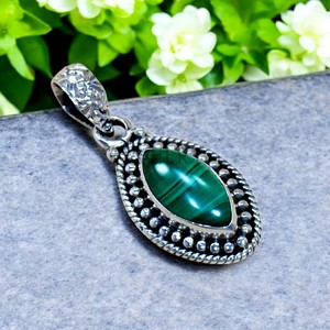 จี้เงินแท้ 925 น้ำหนักเบา ประดับด้วยพลอยมาลาไคต์ ขายส่งจำนวนมาก เครื่องประดับเงินแท้ - Product Image 1