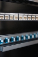 Rak Server Kabinet Jaringan Struktur Kokoh Cocok untuk Operasi 24 Jam Jangka Panjang di Pusat Data Komersial