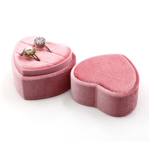 Boîte à bague personnalisée en forme de cœur vintage - Matériau en velours rose, emballage cadeau haut de gamme pour bijoux de mariage et de fiançailles - Product Image 5